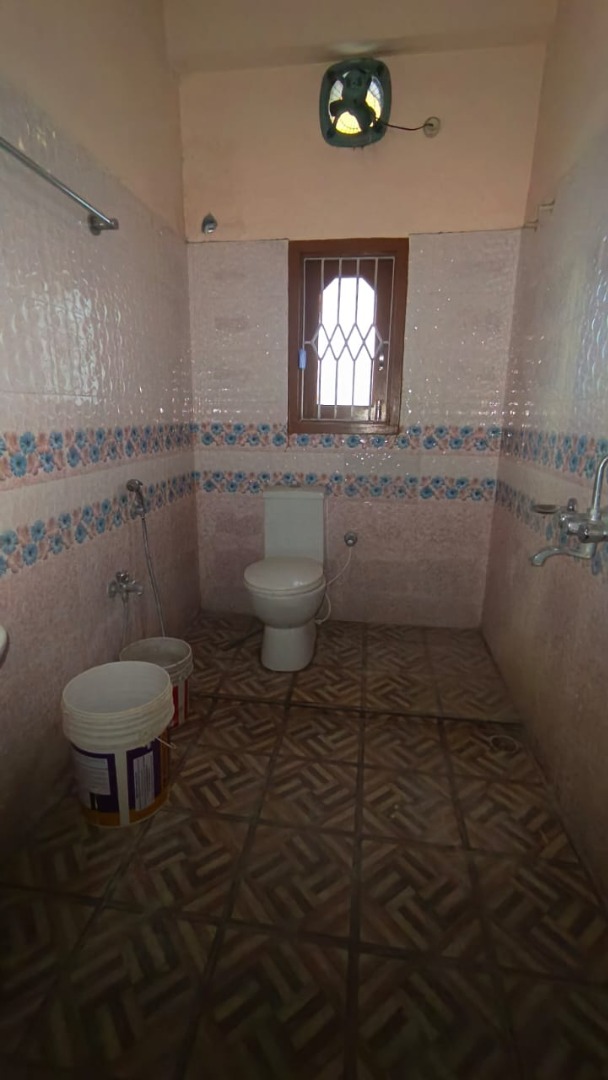 Unfurnished 5 bhk in Hatigaon for Rent